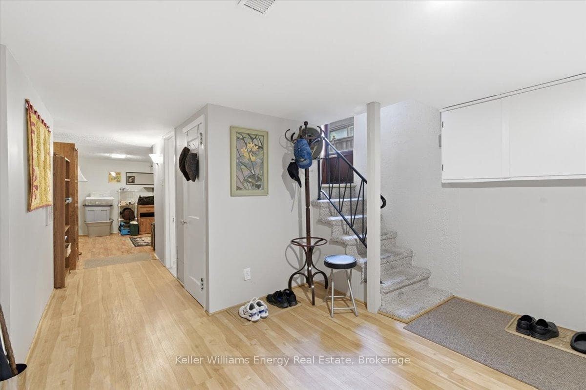 482 Simcoe Street photo 21
