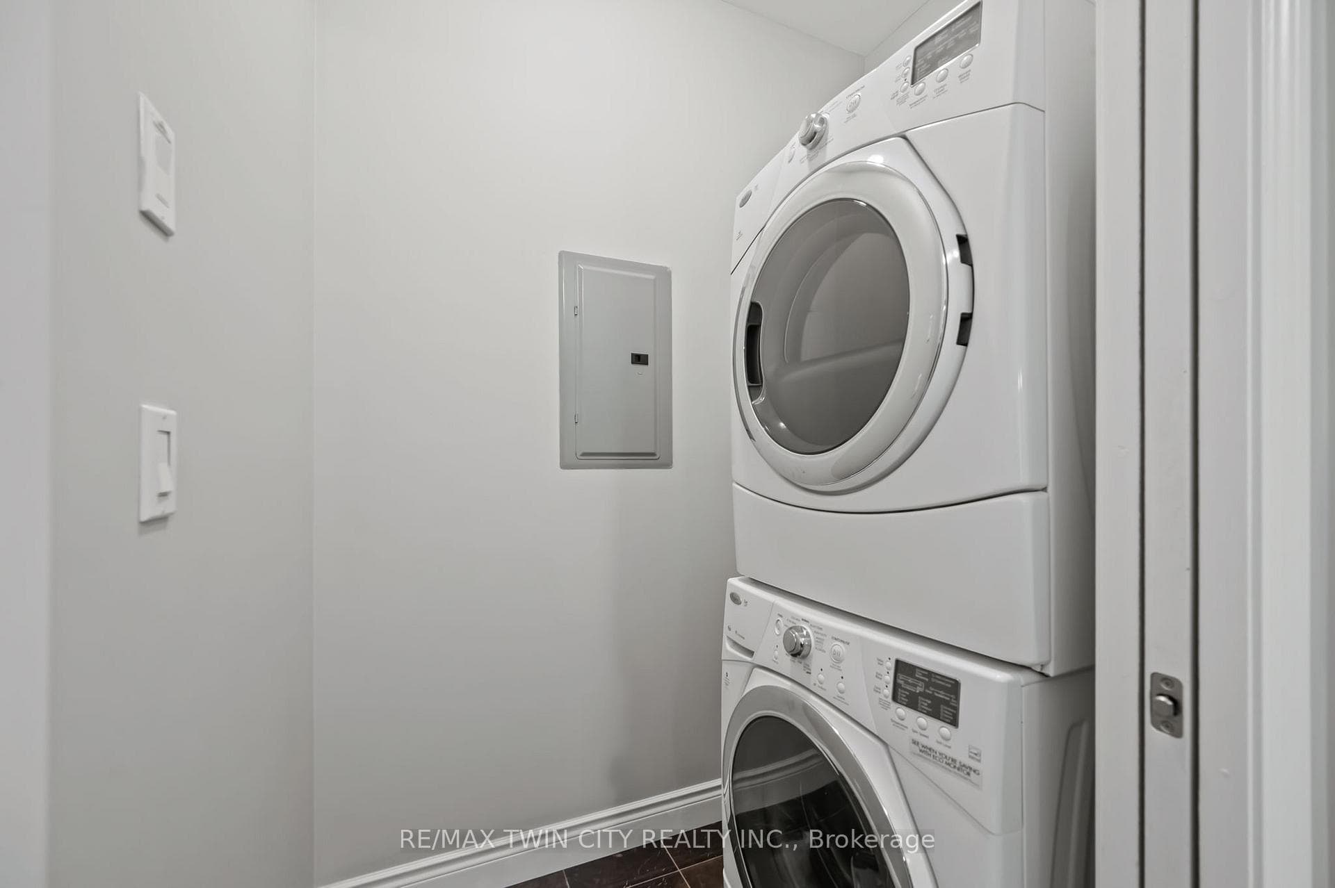 223 Erb Street Unit 704 photo 34