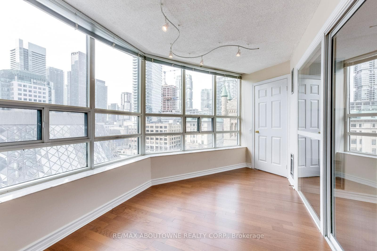 71 Simcoe Street Unit 701 photo 13