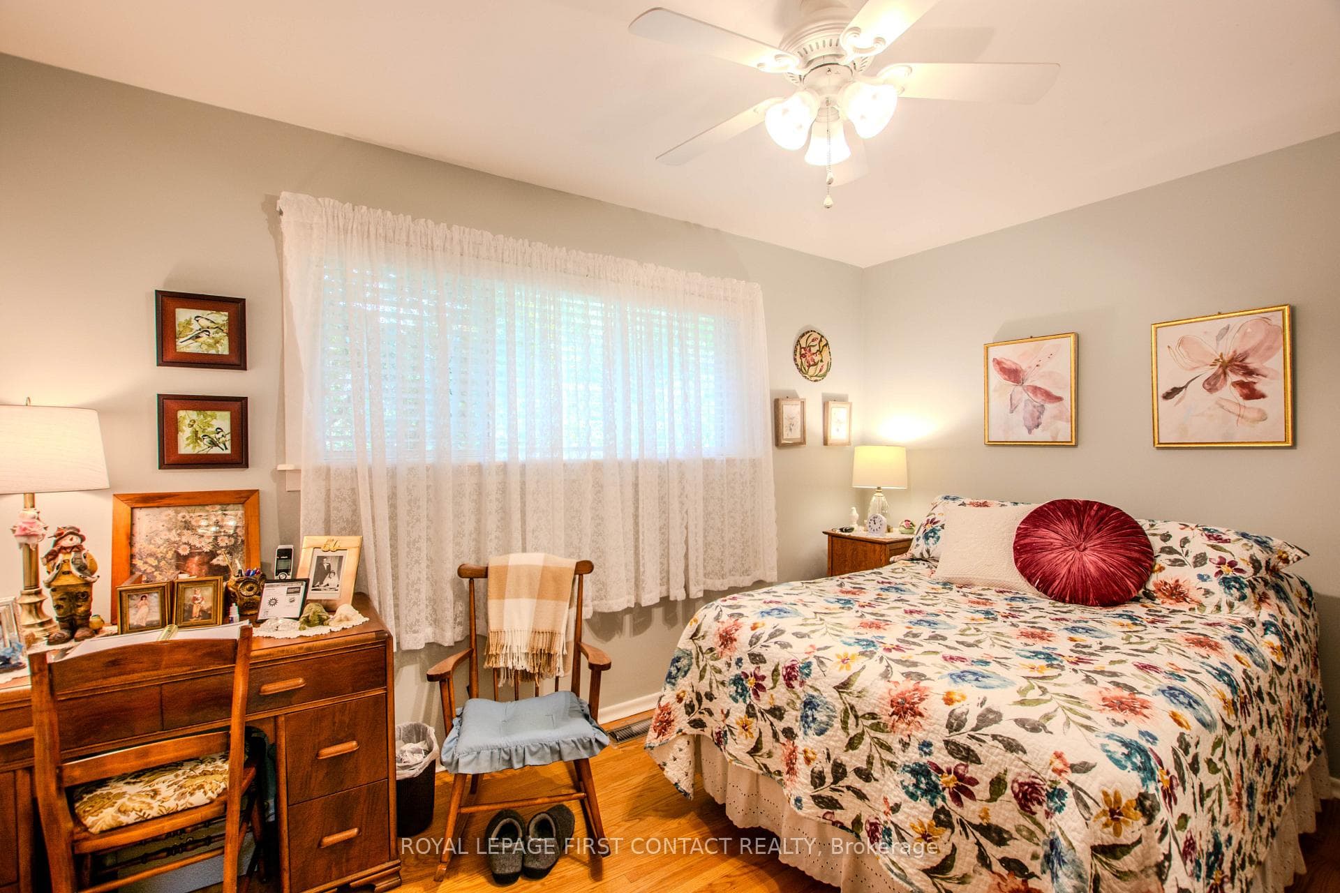 27 Tower Crescent photo 14