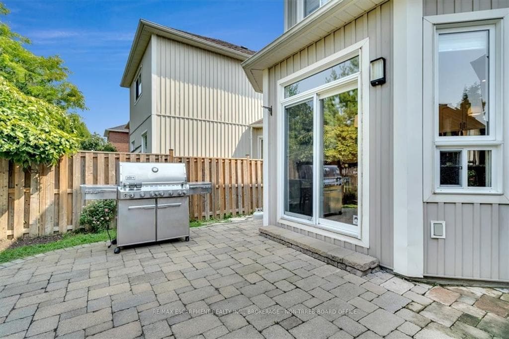 8 Hesham Drive photo 37