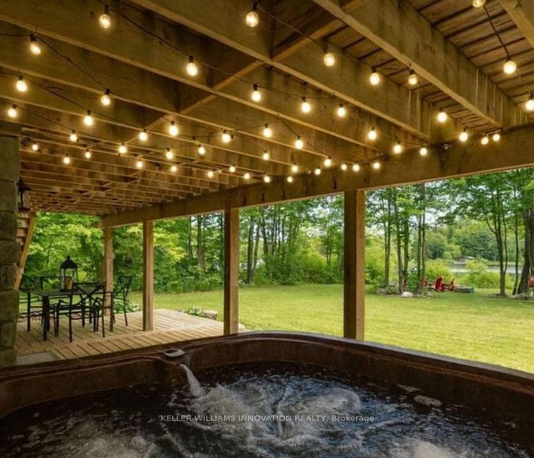 Exterior Hot tub with lake views