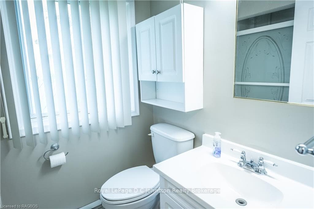 322 GODERICH Street photo 27