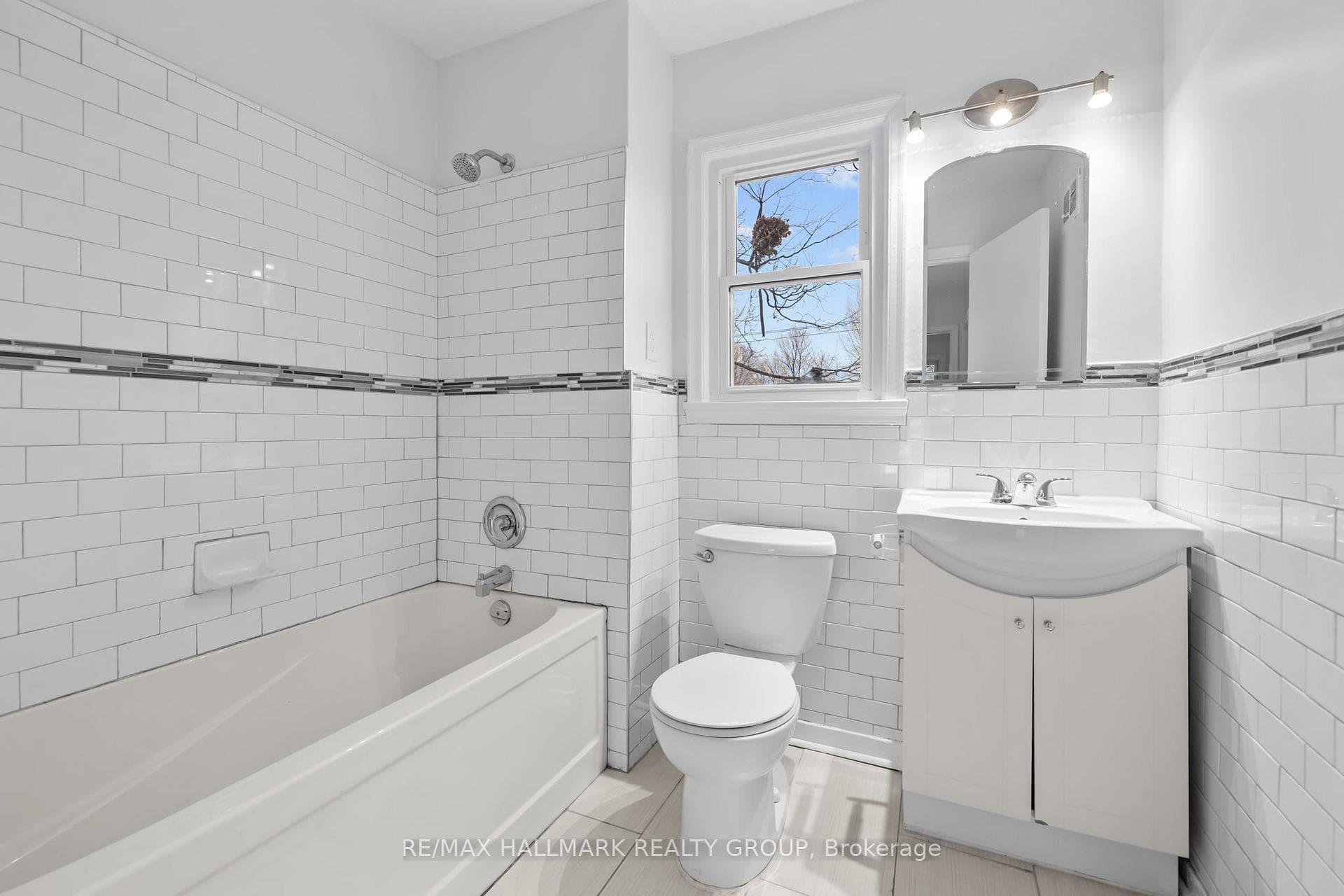 9 BEDFORD Crescent photo 15