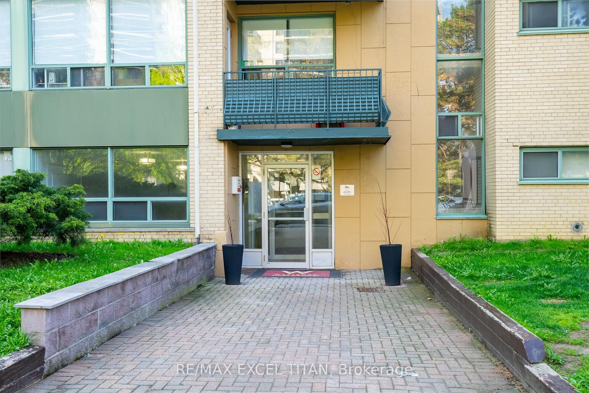 77 Erskine Avenue Unit 306 photo 11