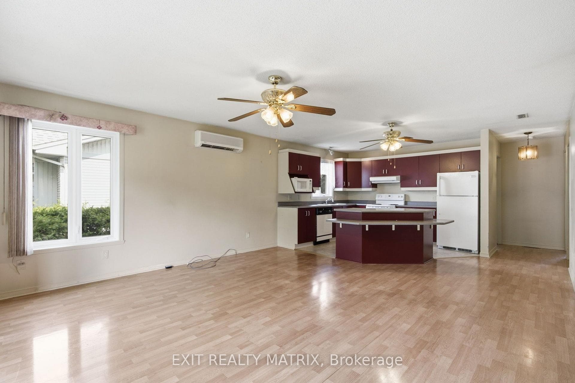 671 Berthiaume Street photo 7