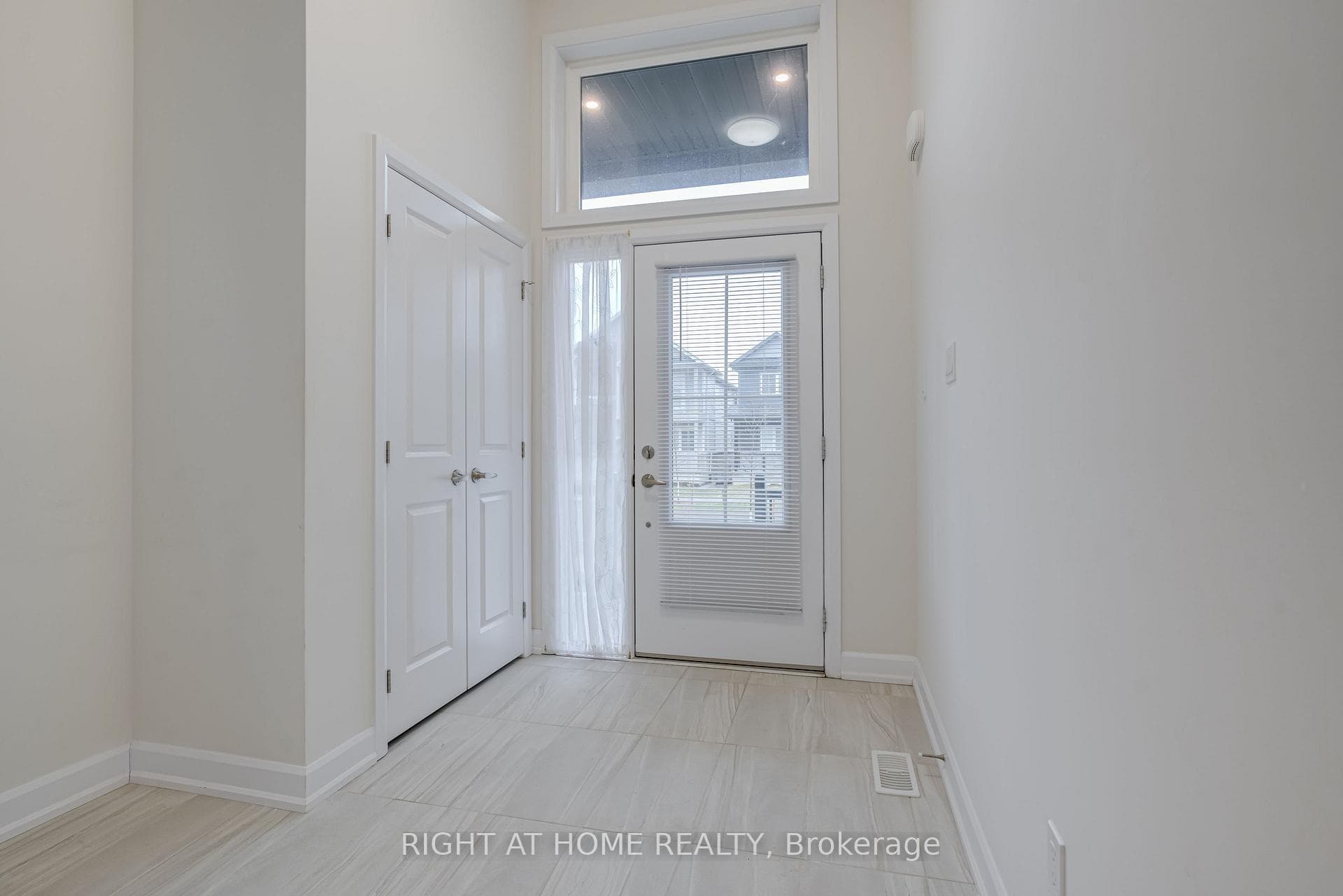 520 CLAYTON Avenue photo 4