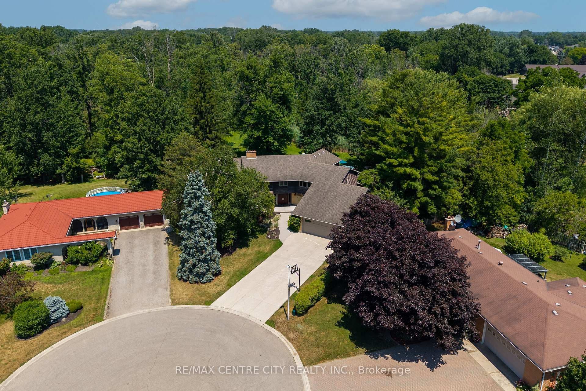 255 MILL POND Crescent photo 3