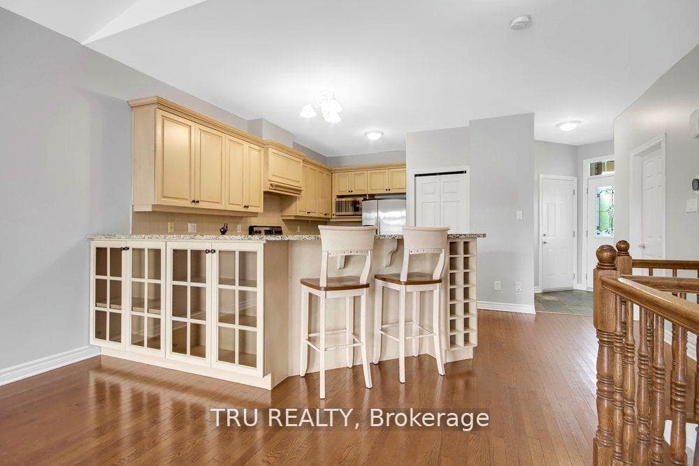 108 Villageview Private photo 10