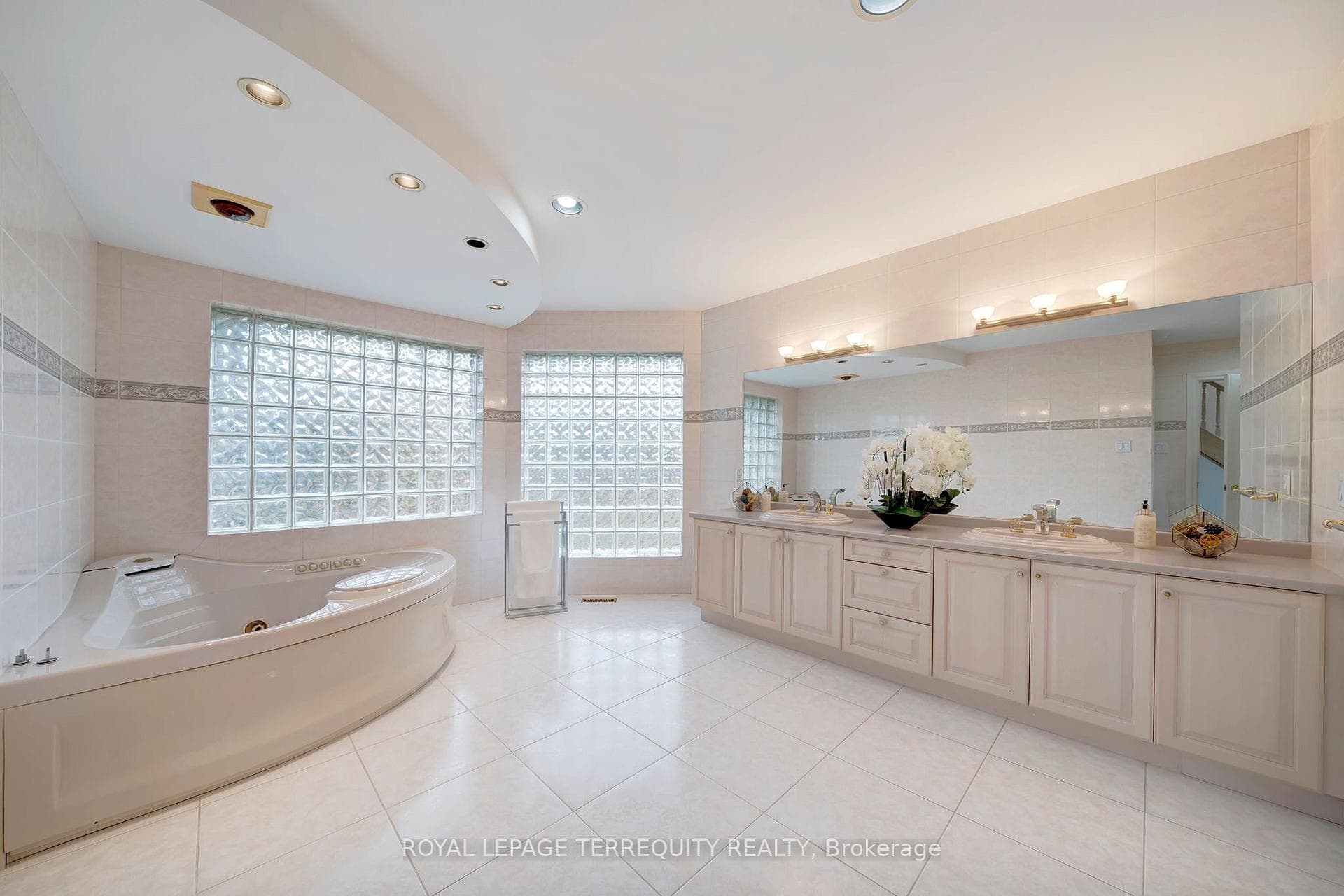 166 Arnold Avenue photo 17