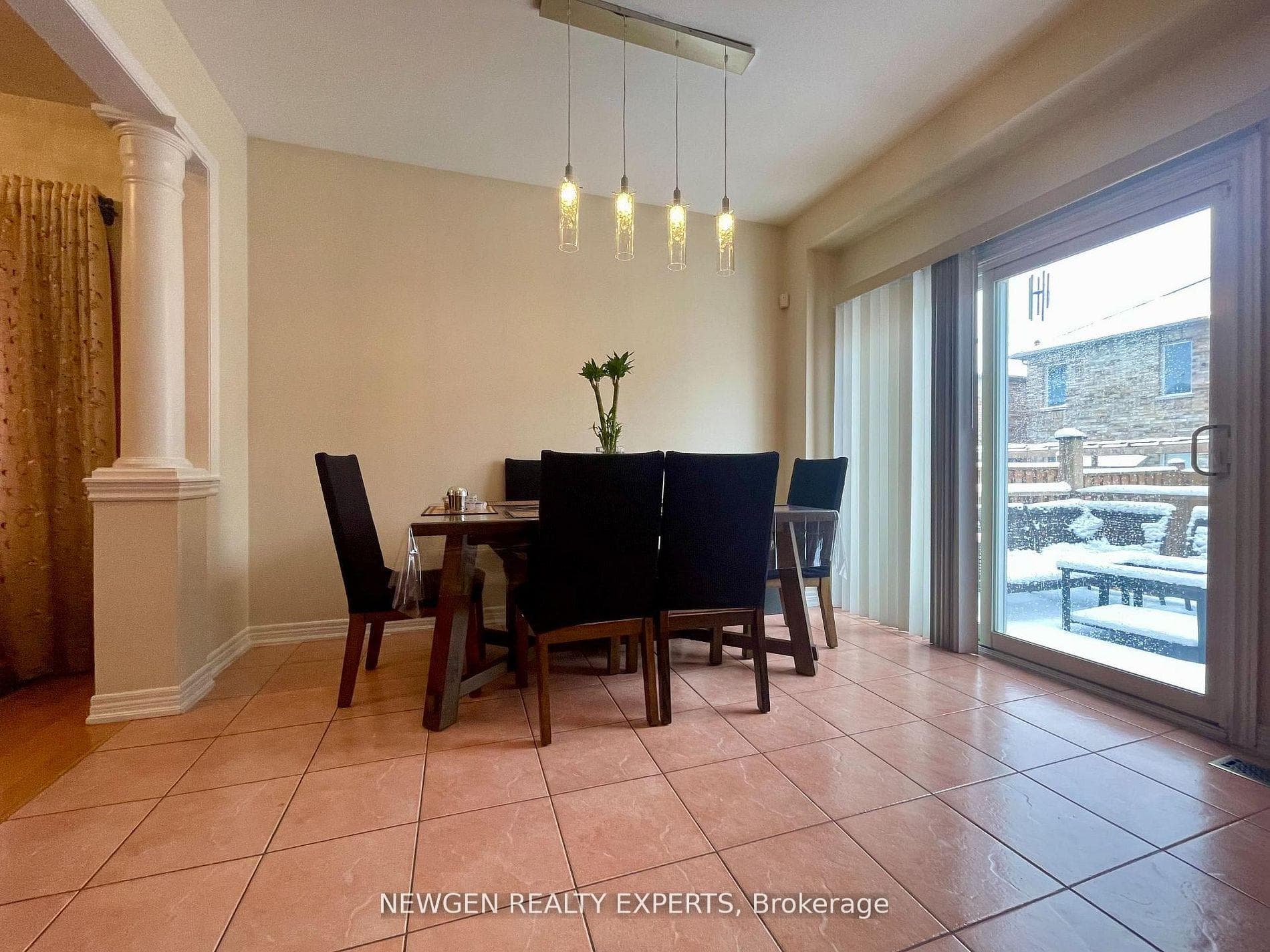 42 Crystalview Crescent Unit #Upper photo 19