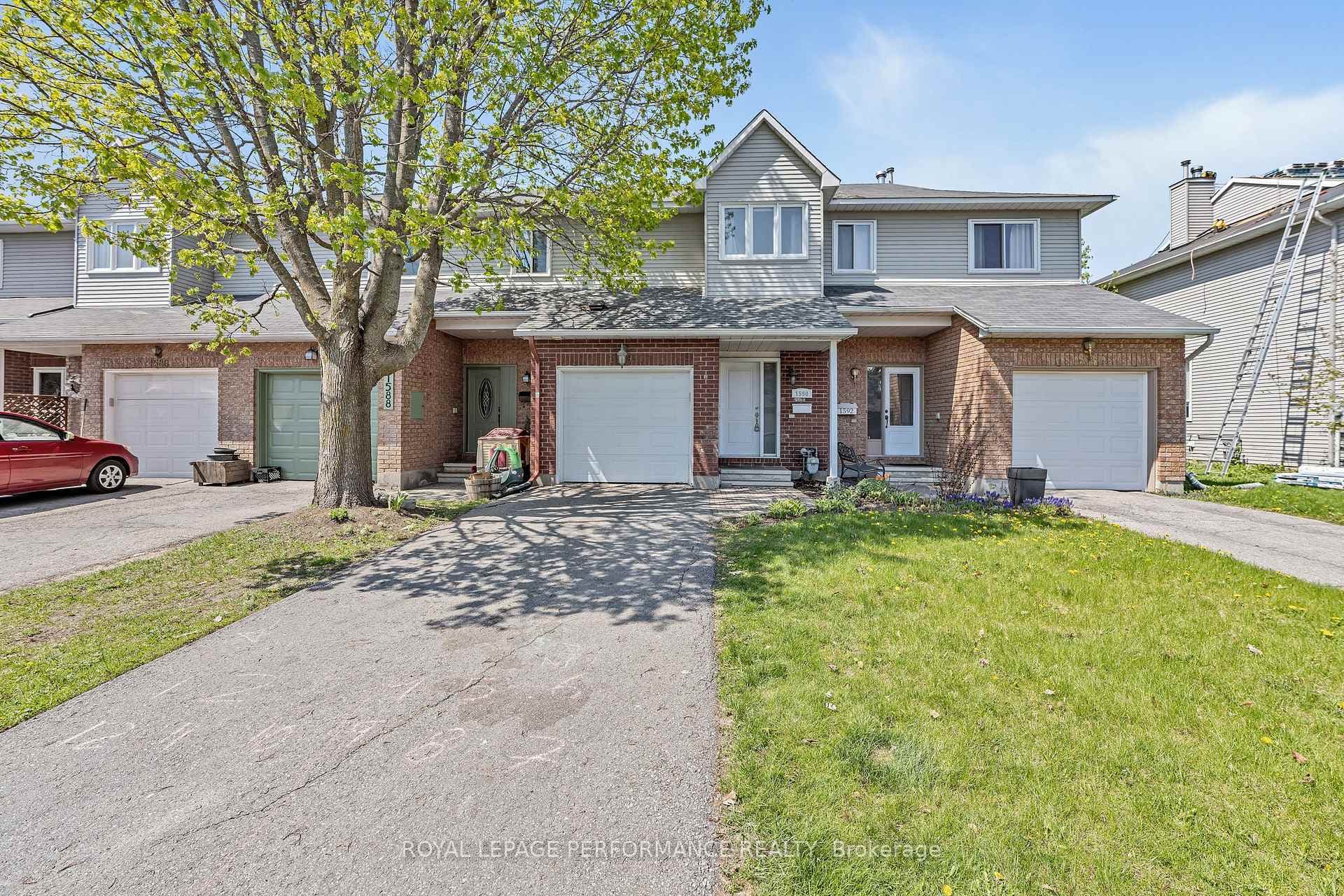 1590 Briarfield Crescent photo 1
