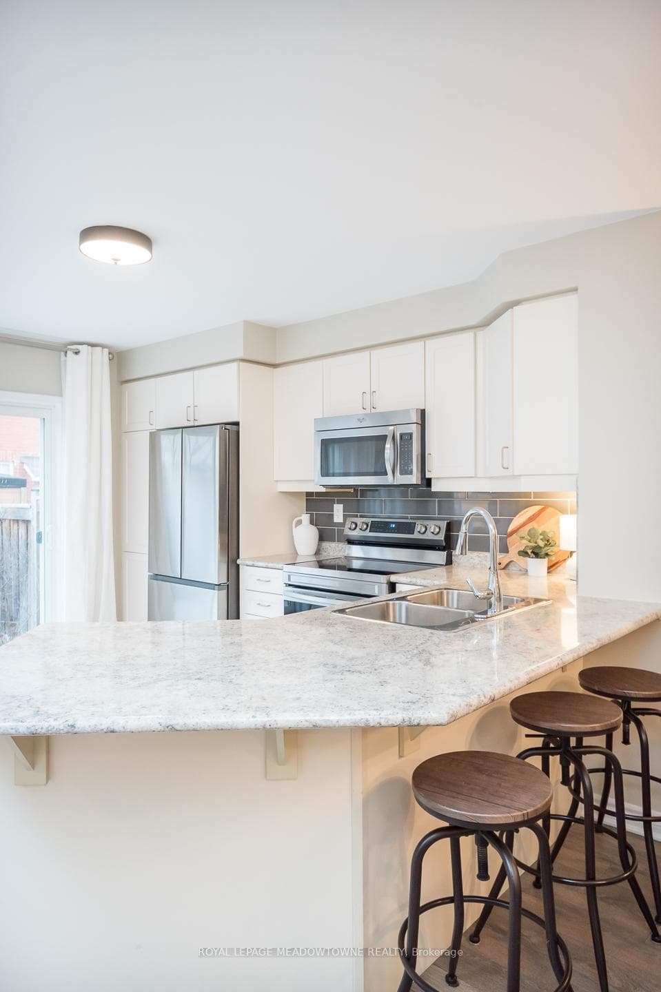 1667 Clitherow Street photo 11