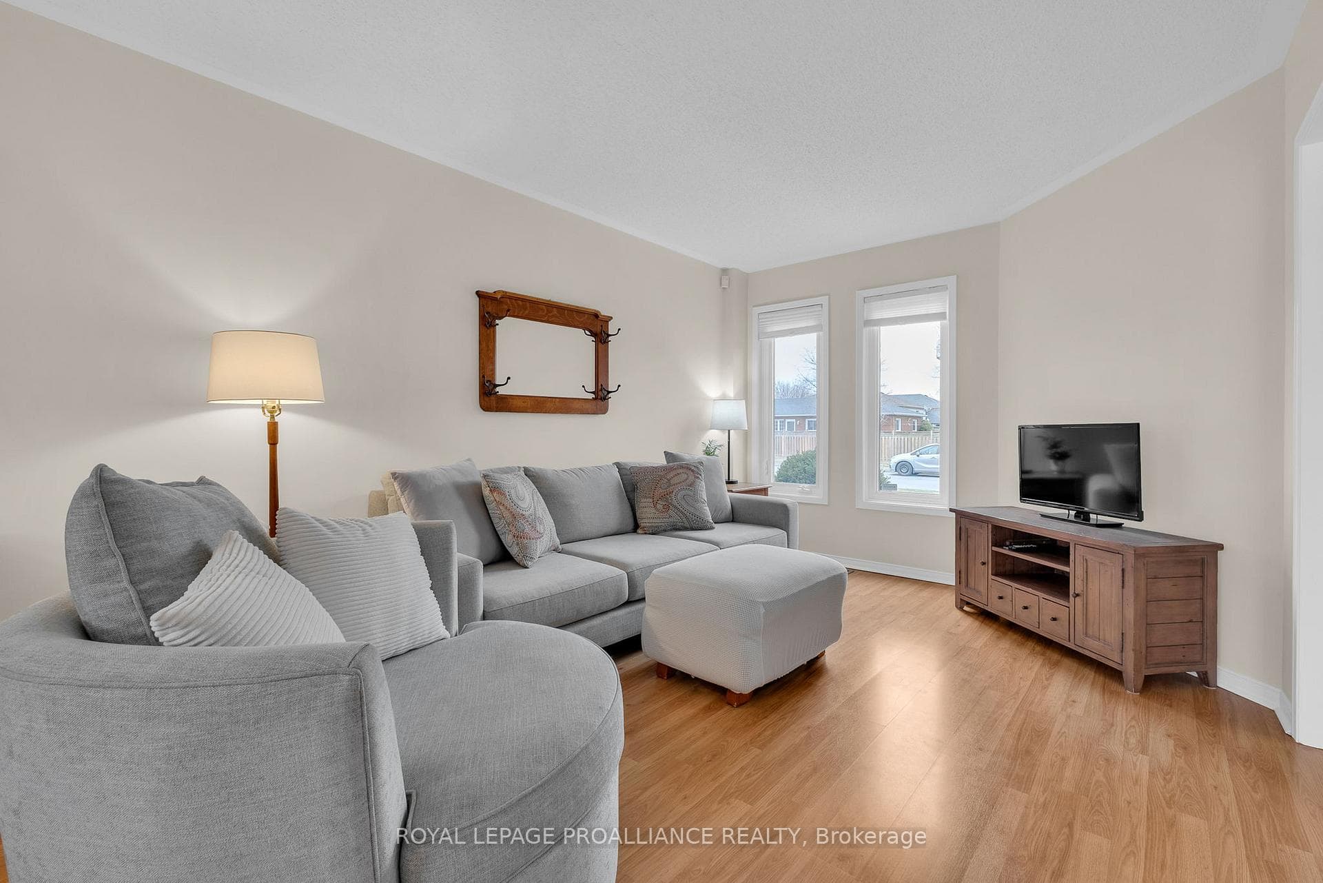 232 Sutherland Crescent photo 9