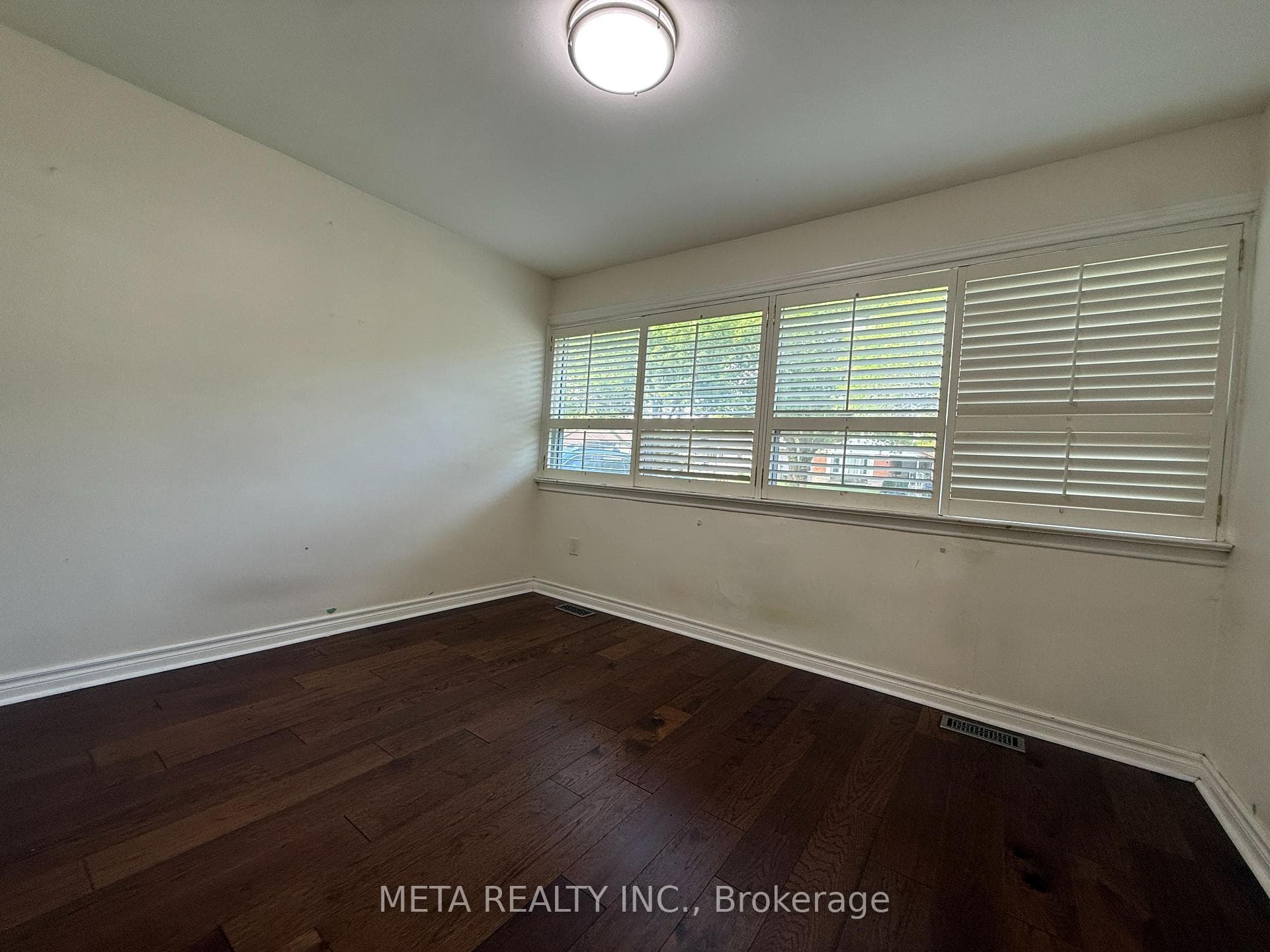 556 Mccowan Road photo 40