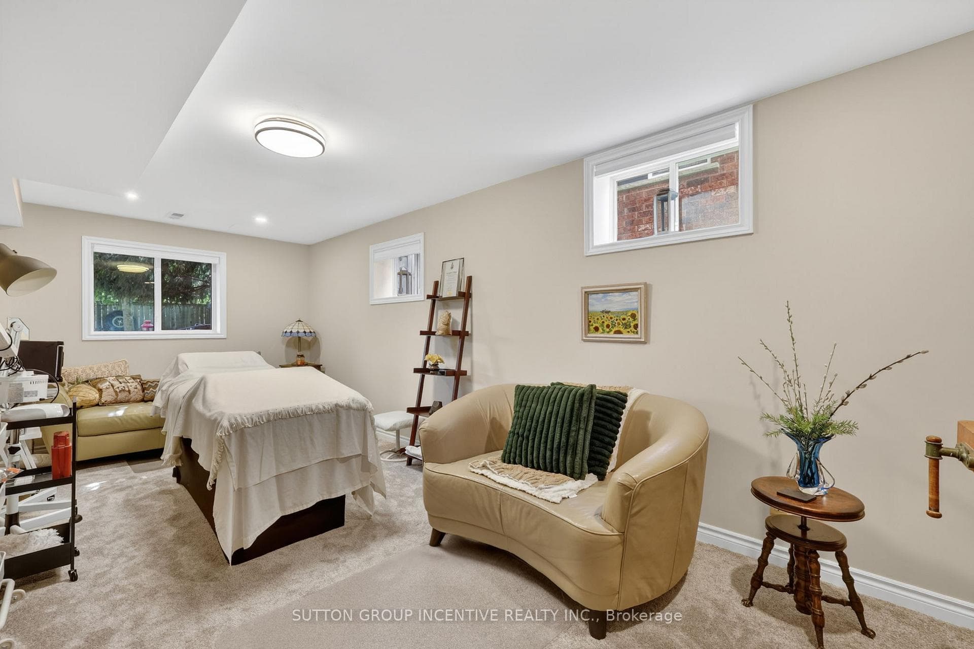 255 Pringle Drive photo 37