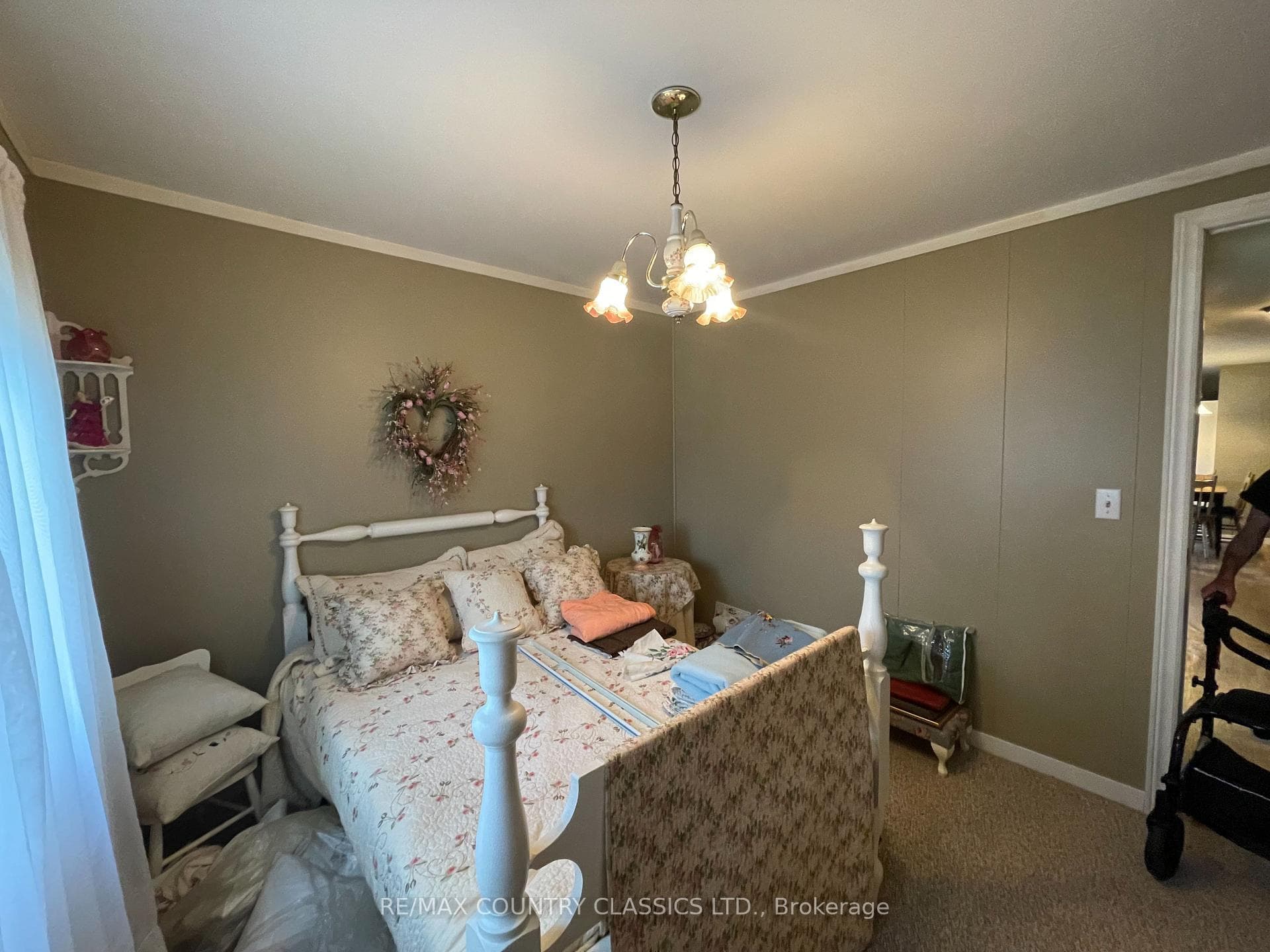 64 Hemlock Street photo 13