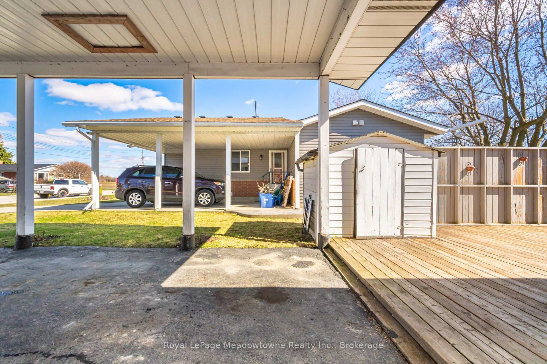 680 Raglan Street photo 41
