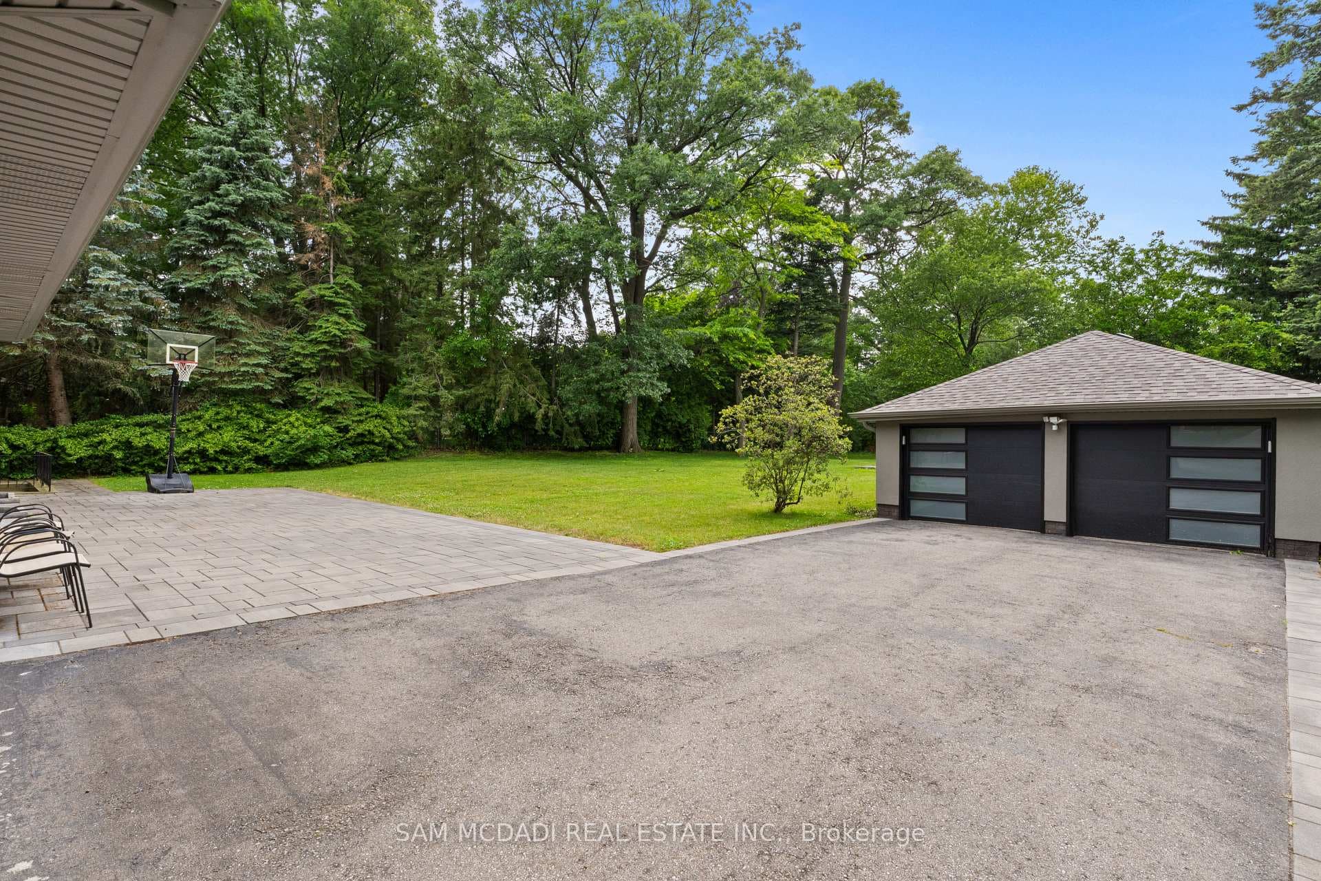 1481 Bunsden Avenue photo 38