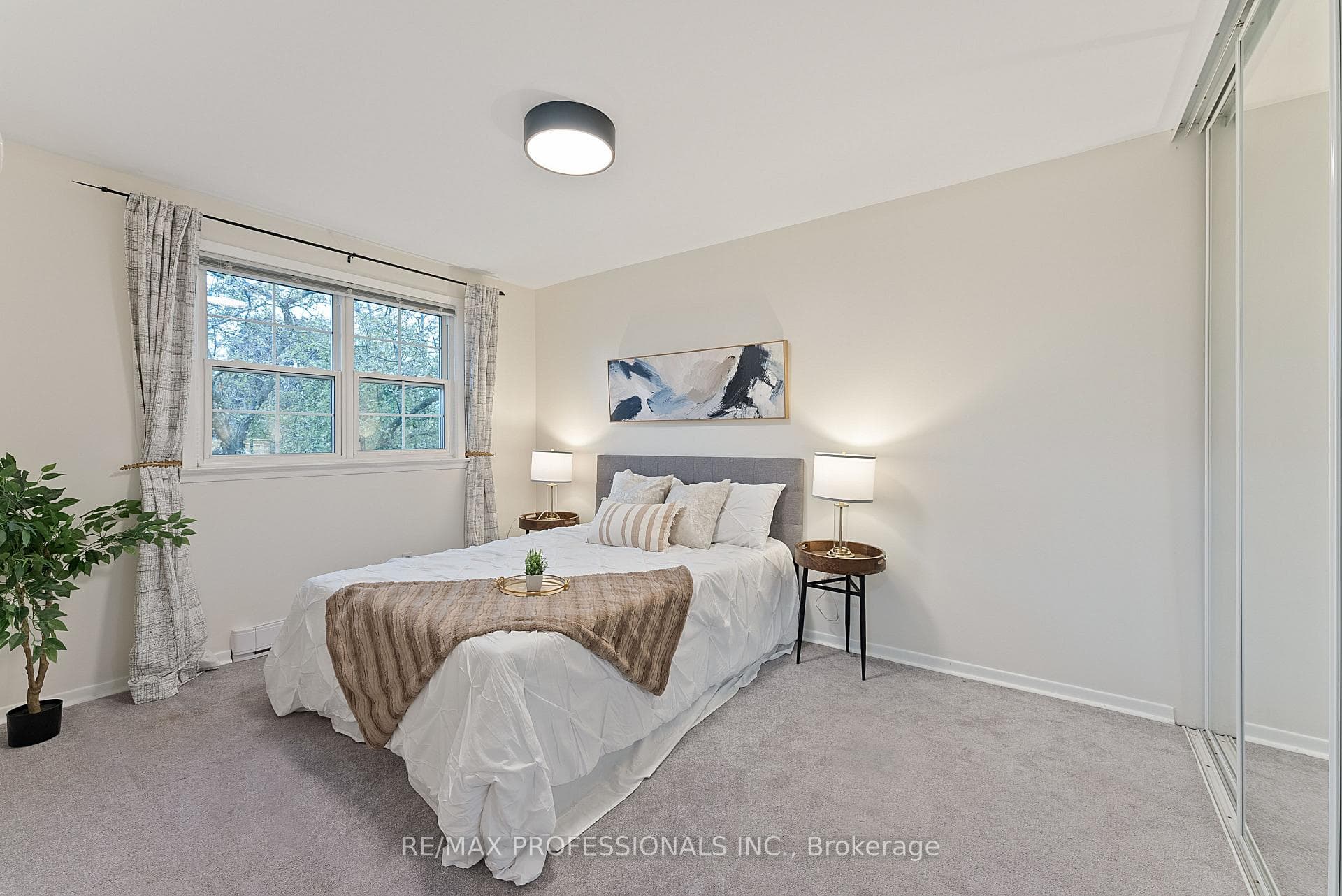 580 Renforth Drive Unit 51 photo 24