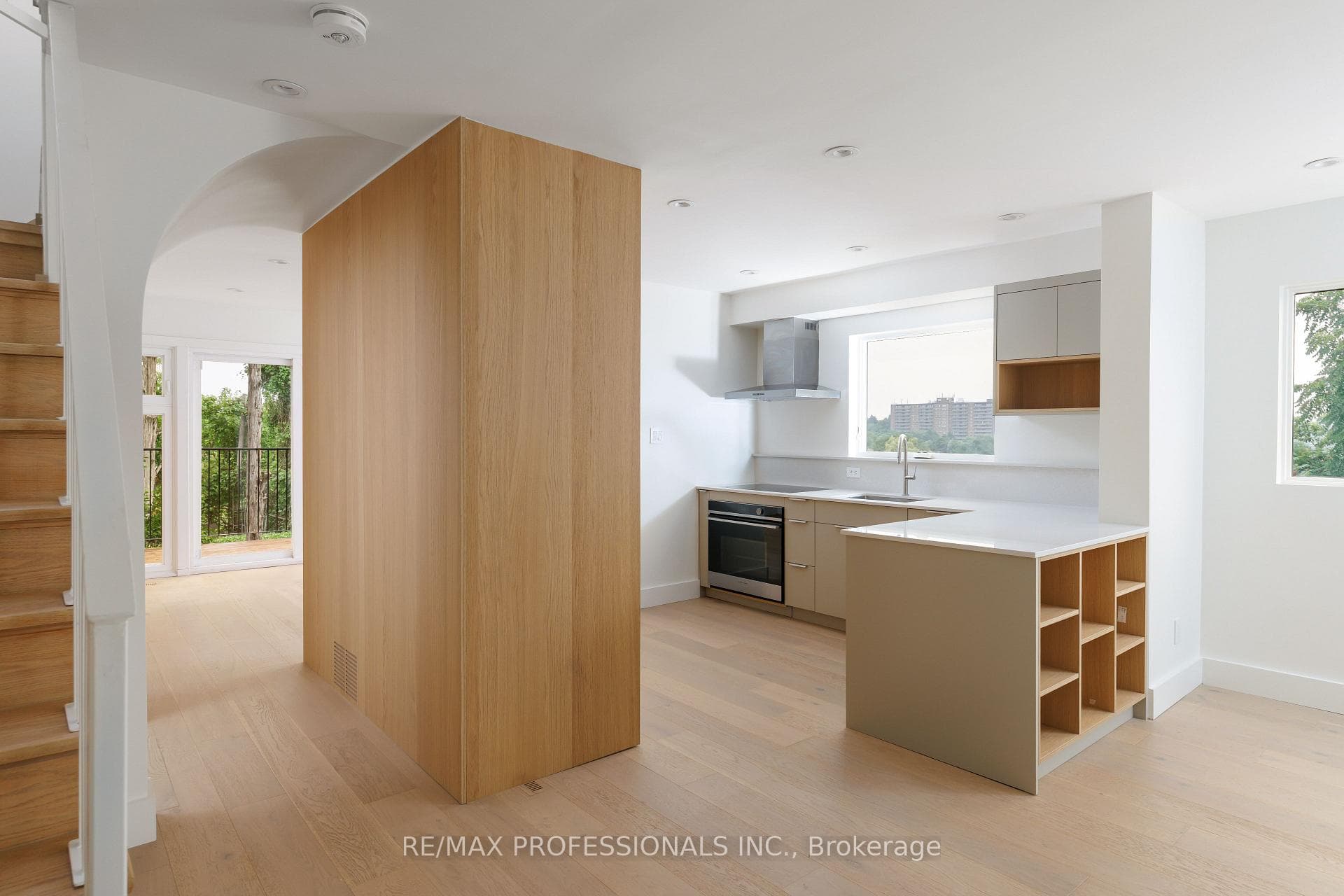 19 Arnold Avenue photo 7