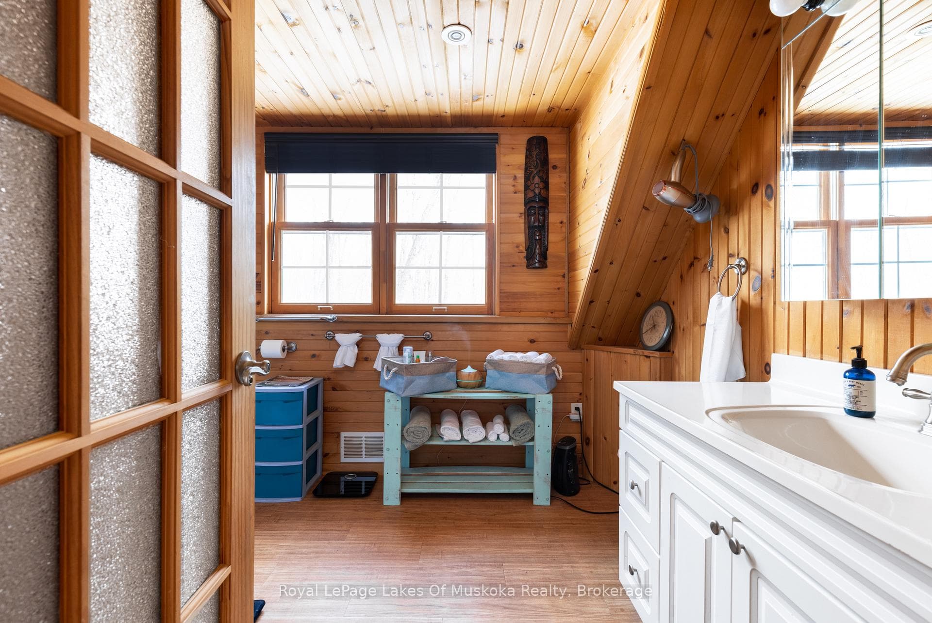 259 Lakeshore Road photo 17