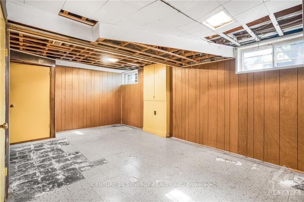 2030 DOVERCOURT Avenue photo 19