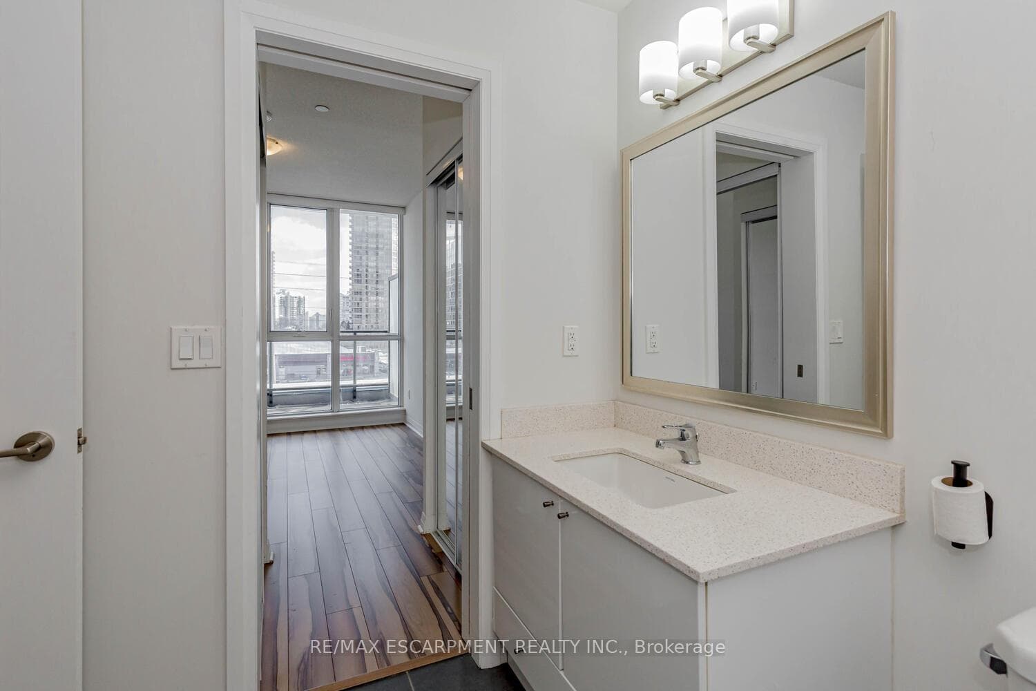 75 Eglinton Avenue Unit 302 photo 22