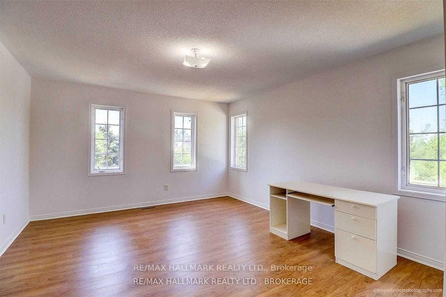163 Fairlane Crescent photo 17