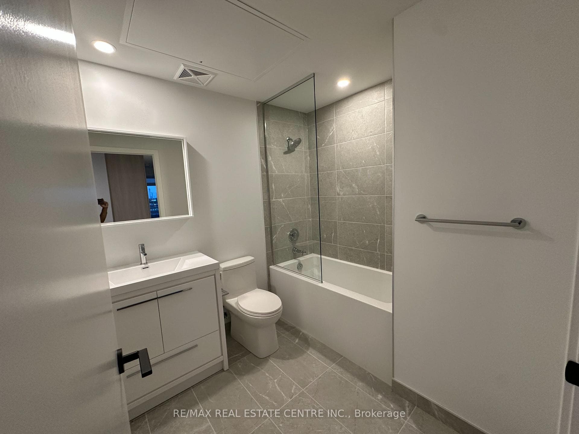 21 Meadowdale Road Unit 409 photo 18