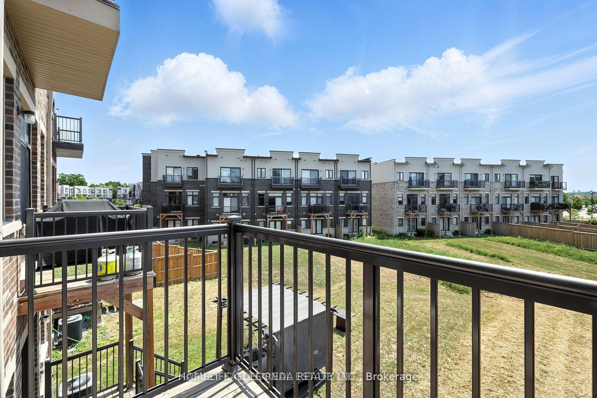 37 Arianna Crescent photo 3