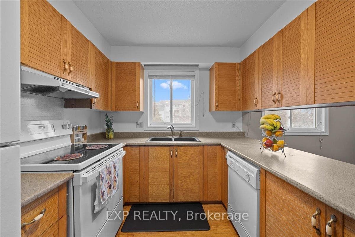 140 Castlegreen Private photo 6