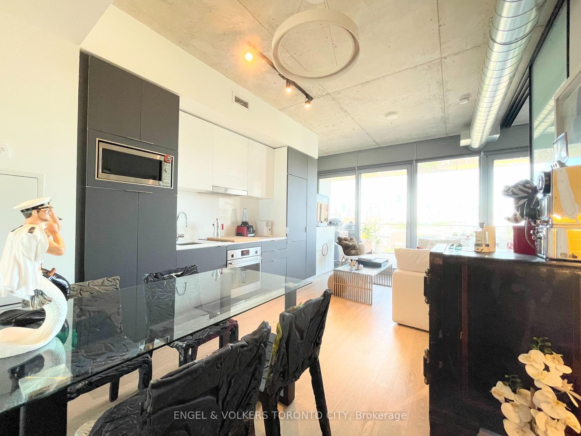 170 Bayview Avenue Unit 1004 photo 11