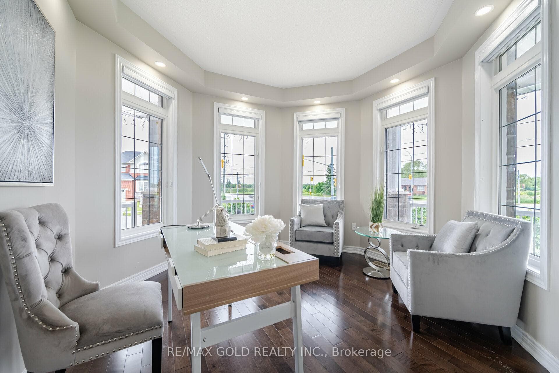 1 Drummondville Drive photo 3