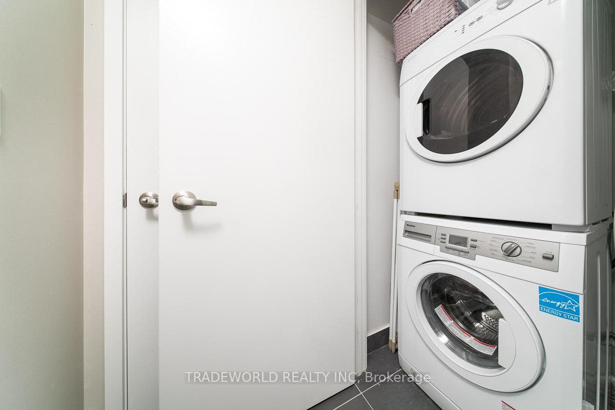 210 Simcoe Street Unit 703 photo 13