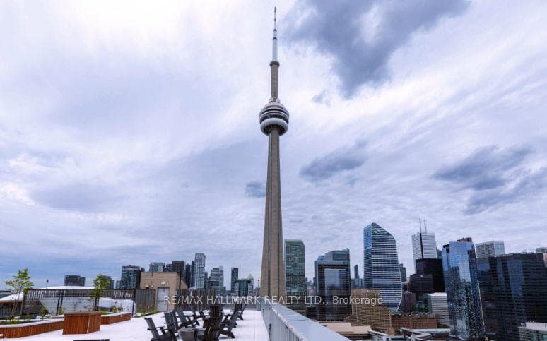 270 Queens Quay Unit 707 photo 28