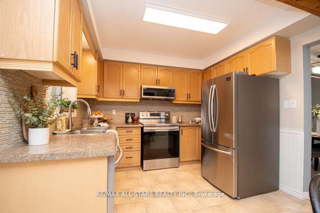 180 Sandringham Drive photo 17