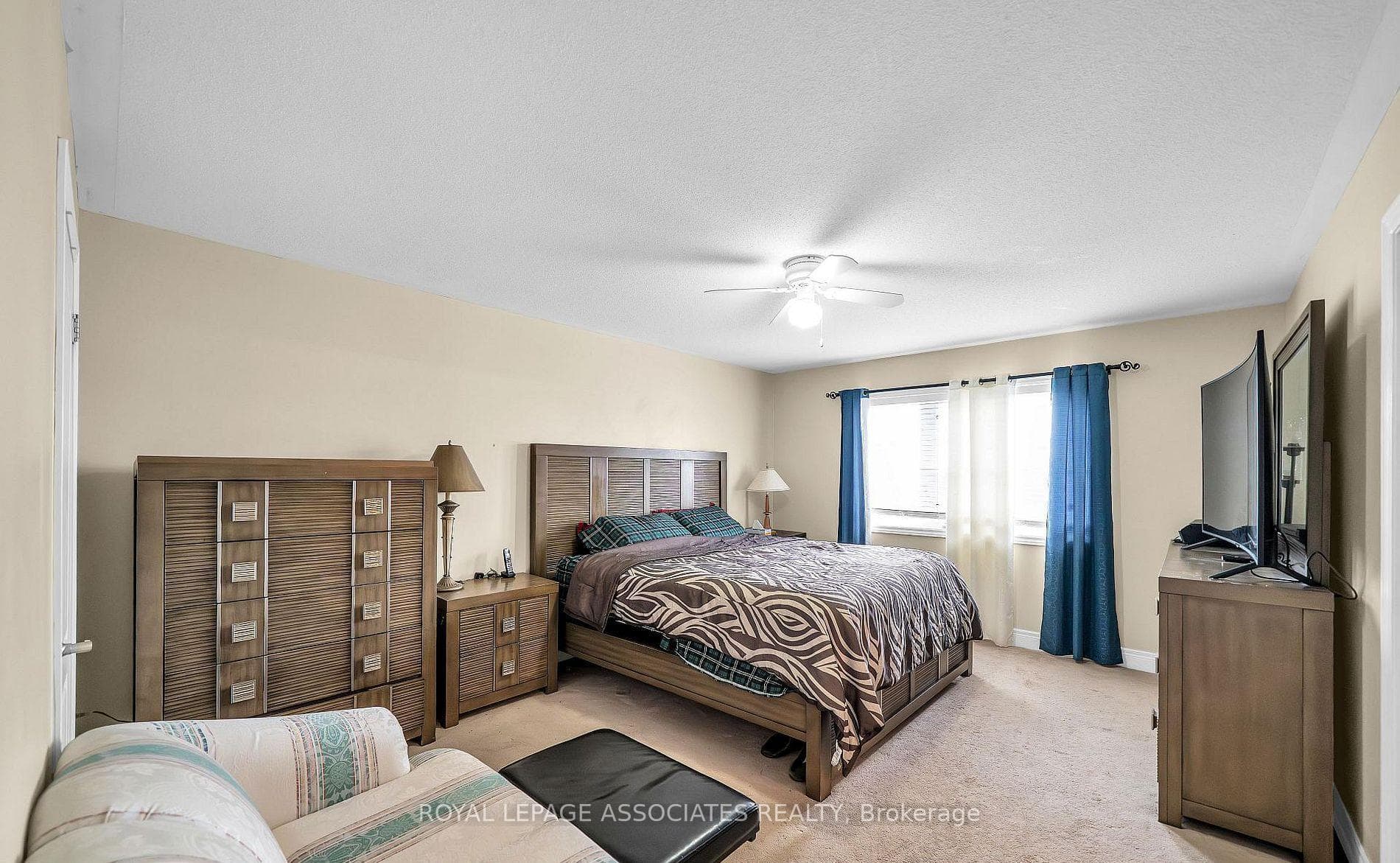 164 Dewell Crescent photo 14