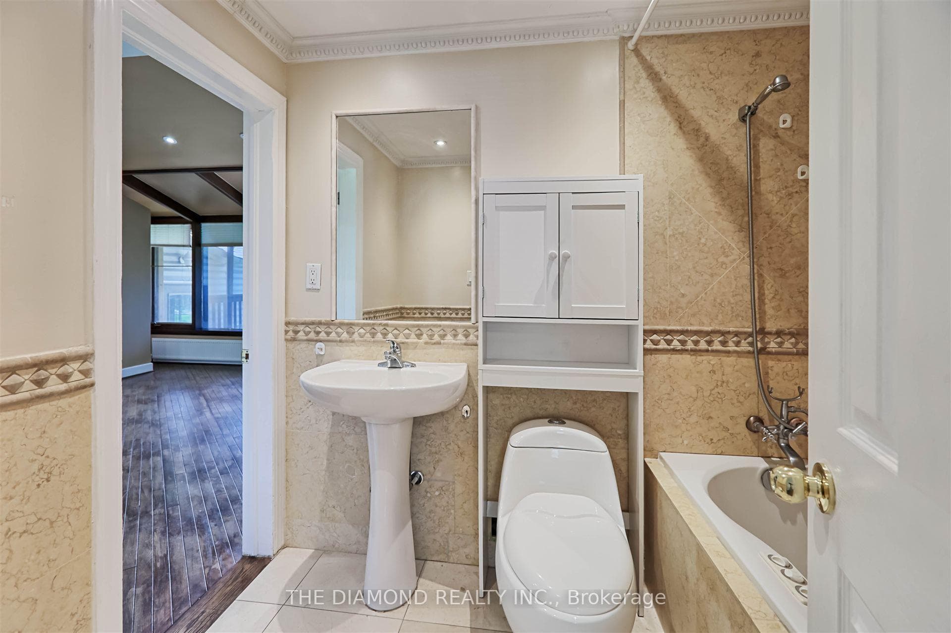 3927 Bloor Street photo 29