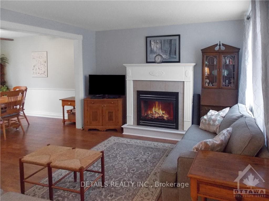 208 KING Street photo 10