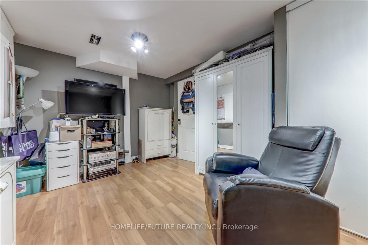 265 Wright Crescent photo 36