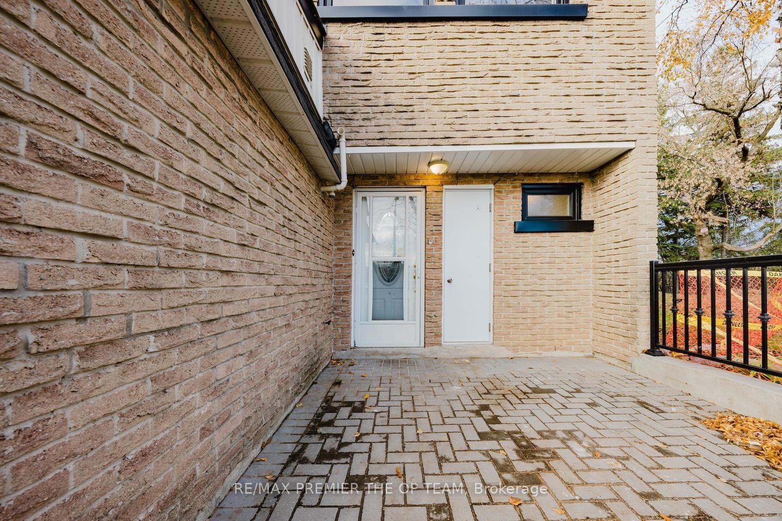 22 Henderson Drive photo 2