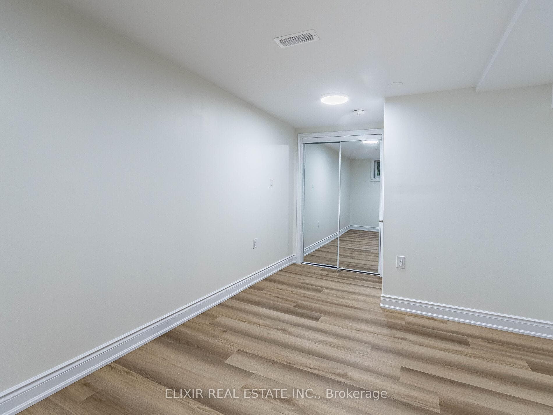 686 Cedar Avenue photo 15