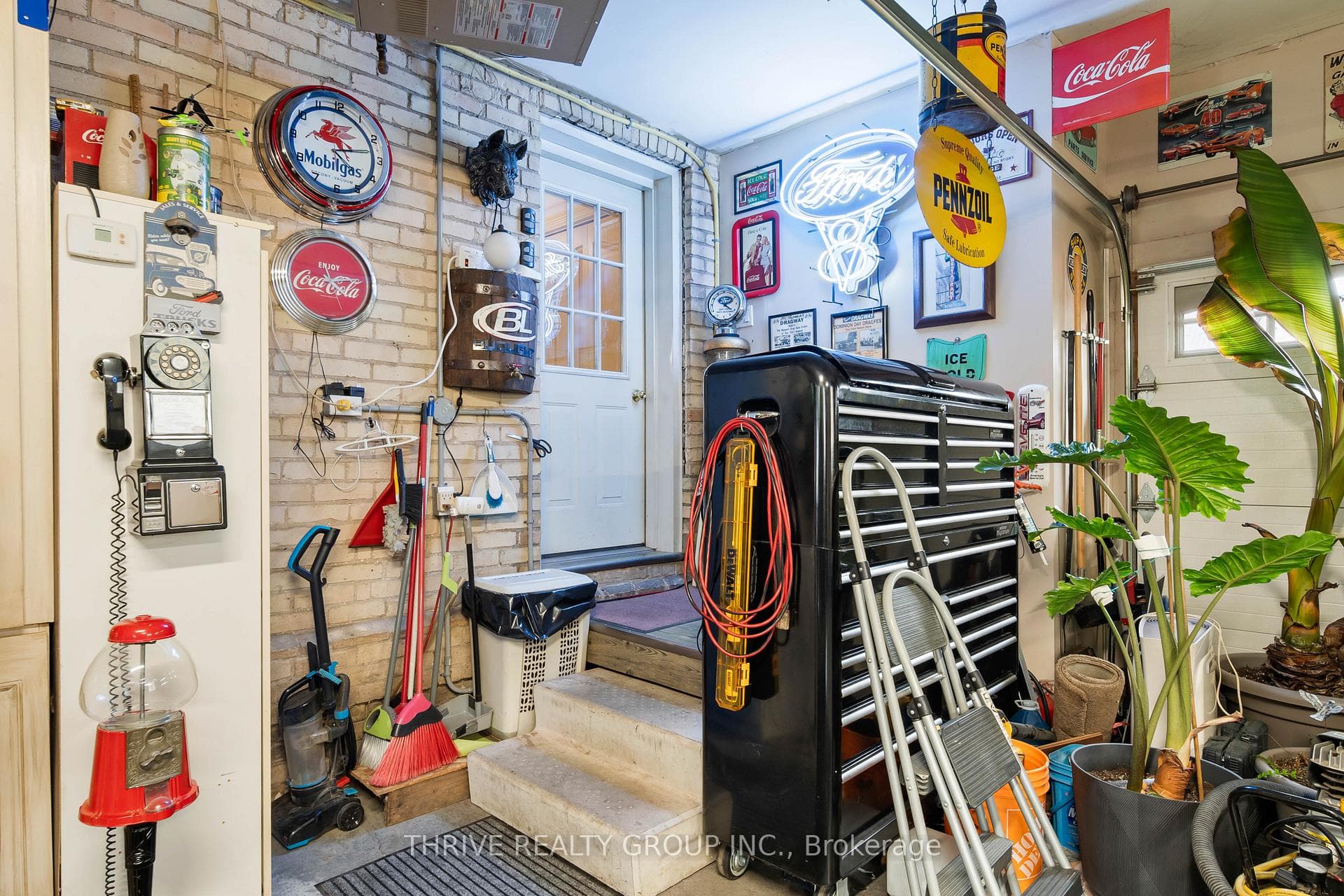 302 TALBOT Street photo 31