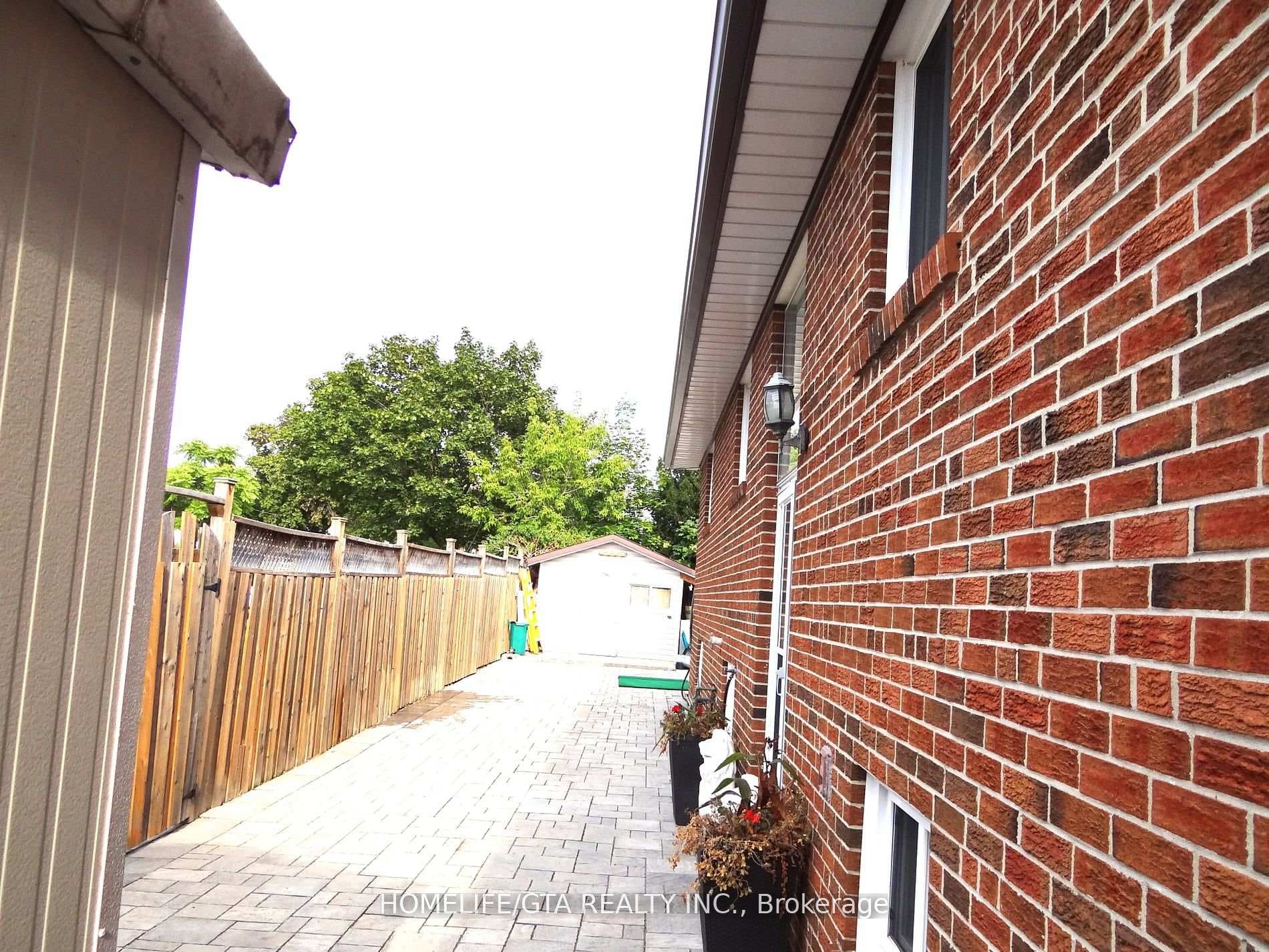 23 Paradelle Crescent photo 14