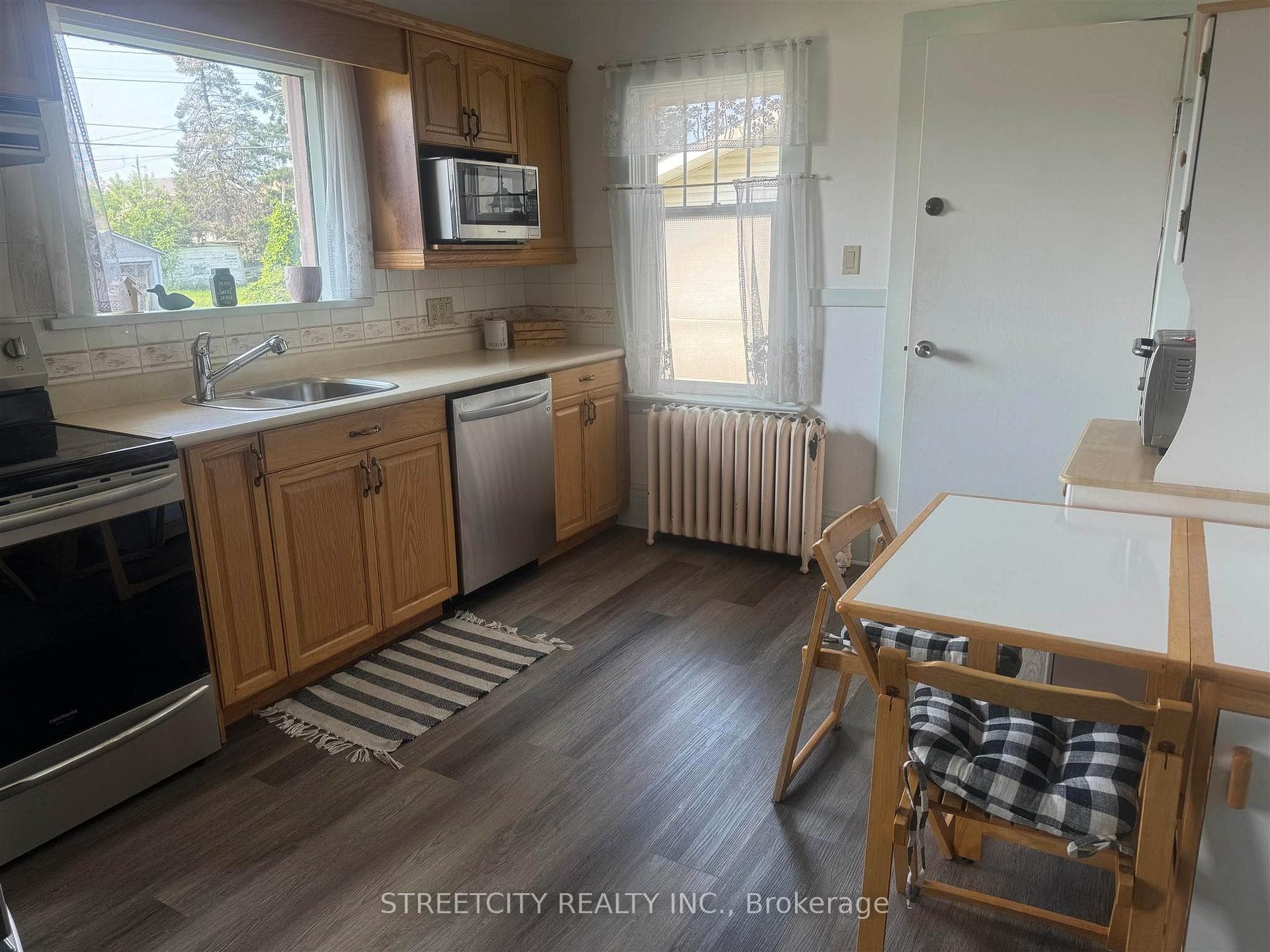 203 Balmoral Street photo 8