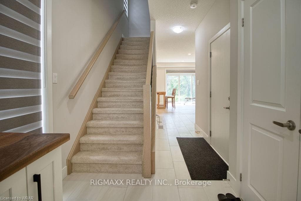 2104 Evans Boulevard photo 10