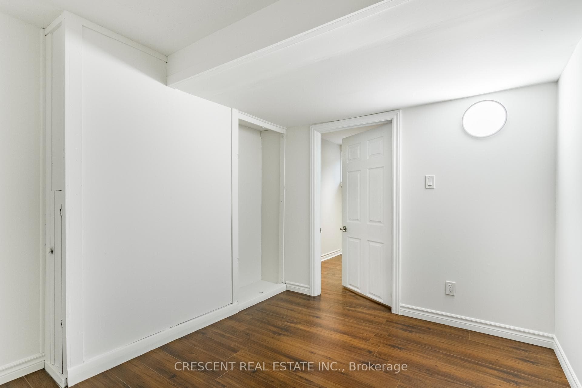 1298 Lewisham Drive photo 29
