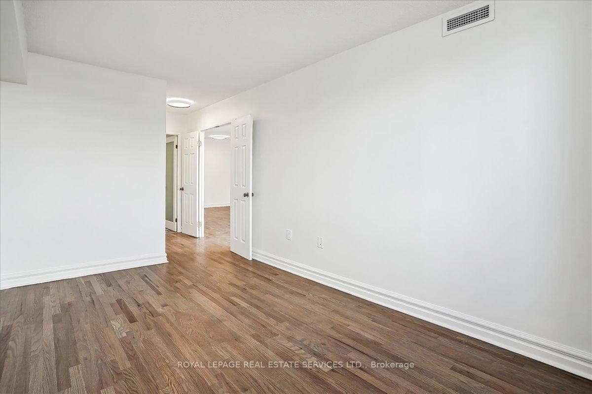 221 Robinson Street Unit 215 photo 15