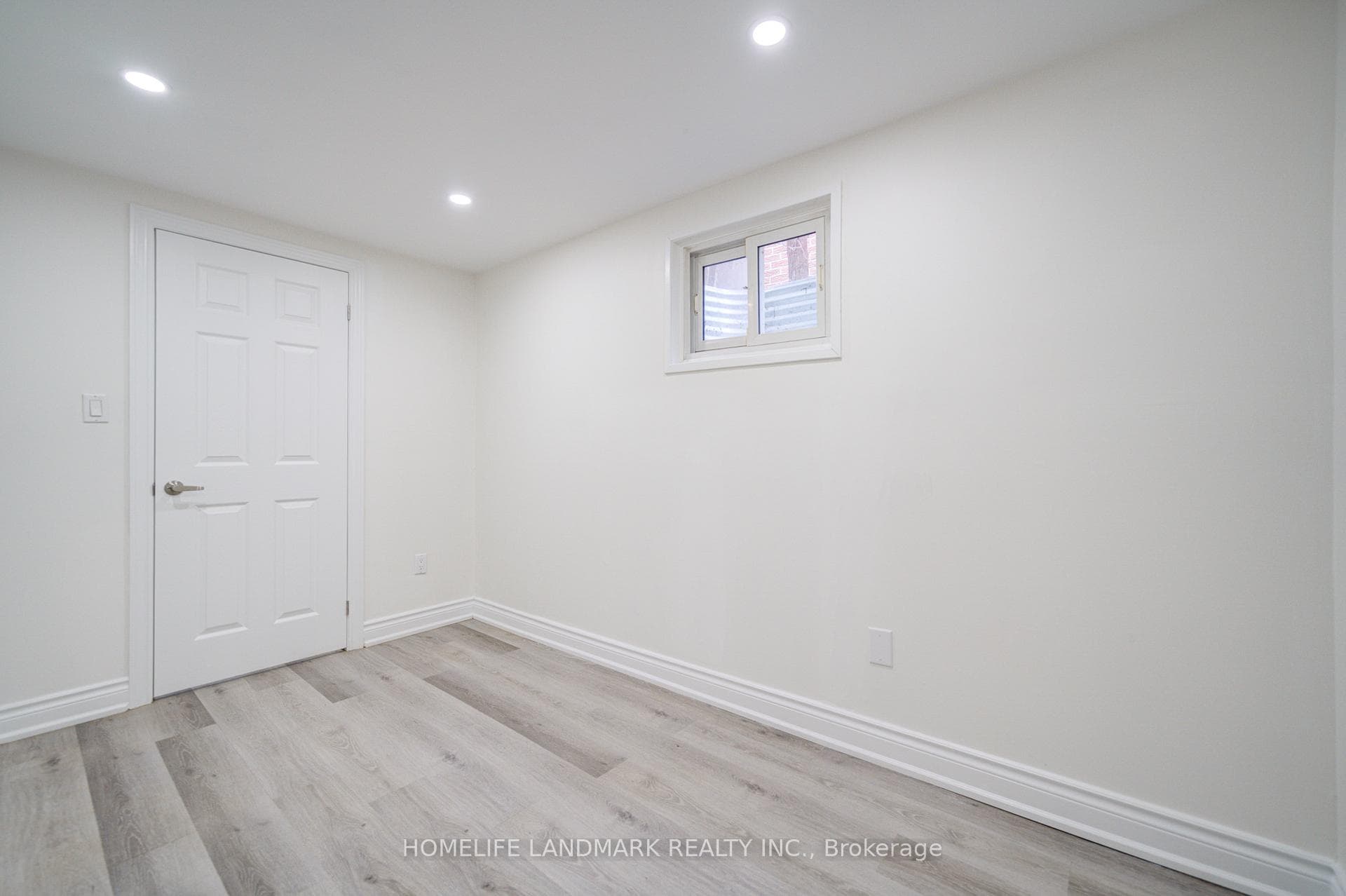 1323 Fundy Court photo 32